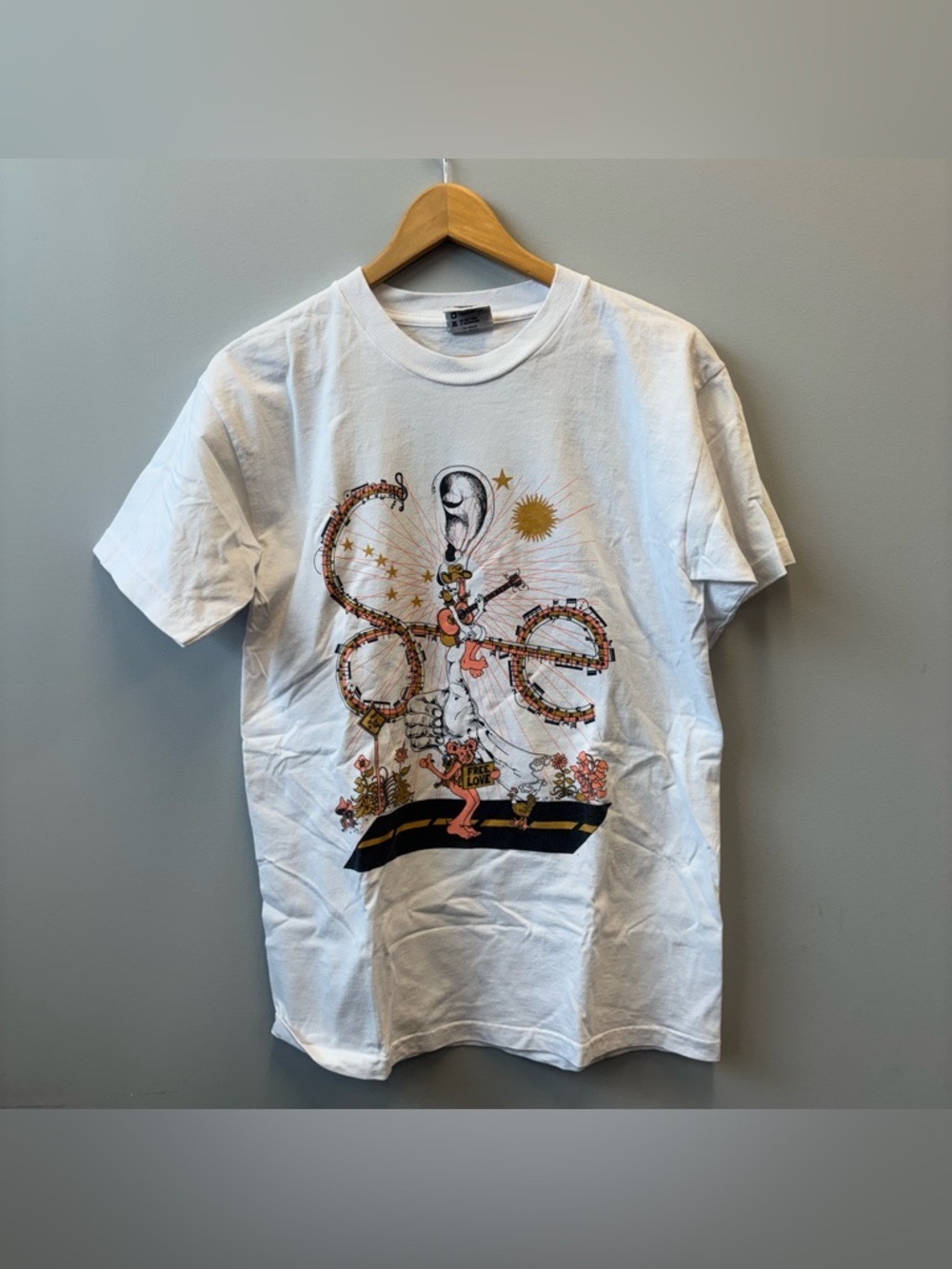 Sylvan Esso Shaking Out The Numb Tour T-Shirt Medium Bayside USA Free Love Art